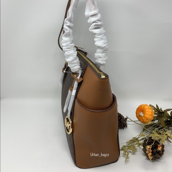 Michael Kors Charlotte Large Top Zip Tote - Picture 3 of 9